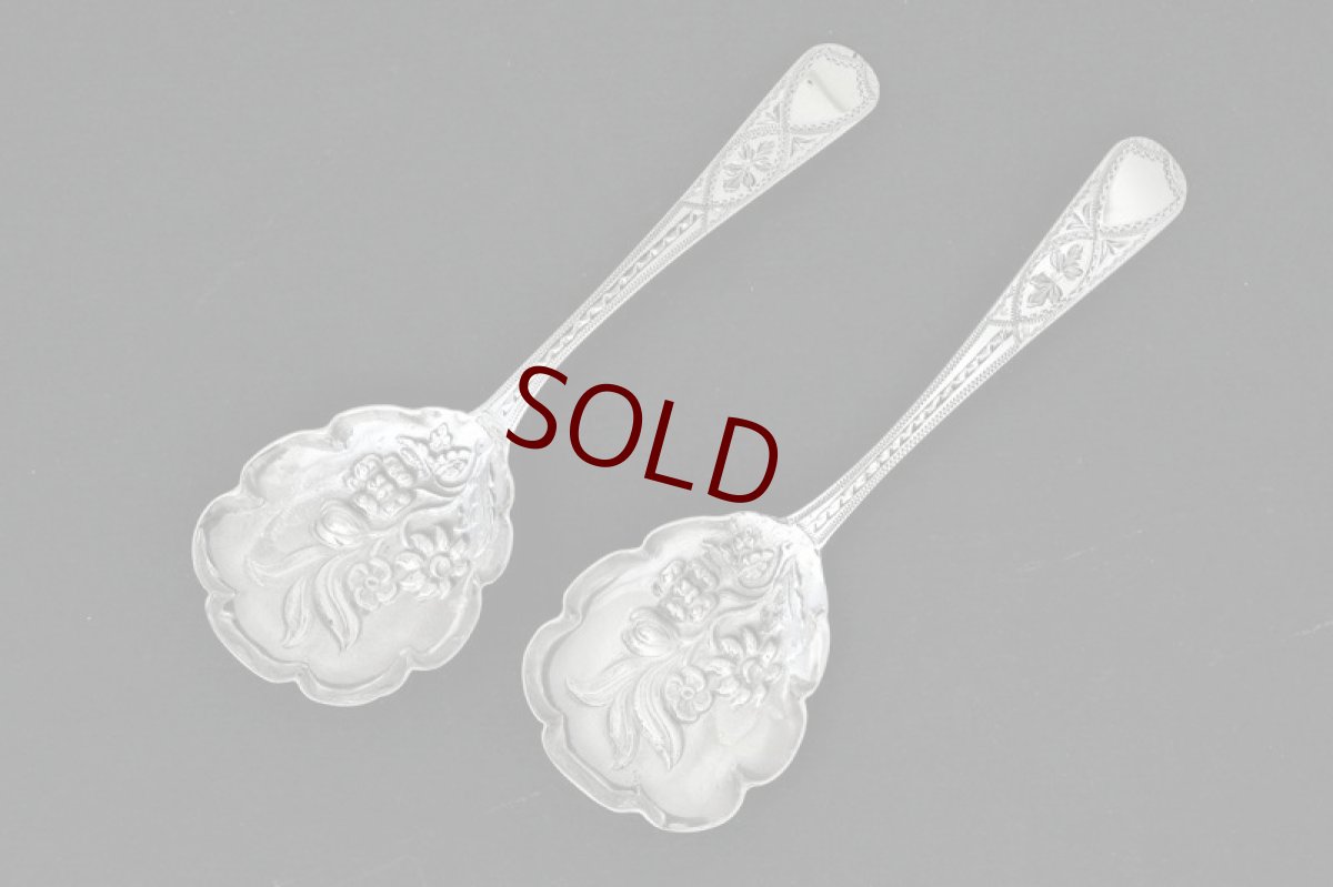 画像1: 純銀製（925）アーツ＆クラフツ　お花の彫刻　ペアジャムスプーンセット (1)