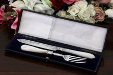 画像4: 純銀製（925）1901年　美彫刻　白蝶貝ハンドル　ケーキナイフ＆フォークセット (4)