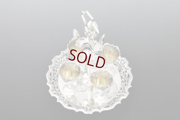 画像2: 純銀製（925）　1909年　Walker & Hall  透かし細工が美しい　エッグクリュエット　セット