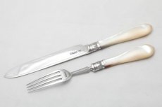 画像3: 純銀製（925）1901年　美彫刻　白蝶貝ハンドル　ケーキナイフ＆フォークセット (3)