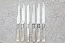 画像5: 純銀製（925）アンティークシルバー　1898年　白蝶貝ハンドル　手彫り美彫刻　ティーナイフ6本セット (5)