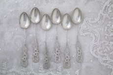 画像2: 純銀製（925）1902年　ロココ風お花とスクロールの透かし細工ティースプーン6本セット (2)