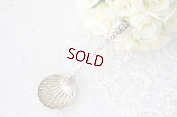 画像8: 純銀製（925）1891年　ハイヴィクトリアン/ロココスタイル　ハンドチェイシング　デザート用　シュガー、クリーム＆シフタースプーンセット 