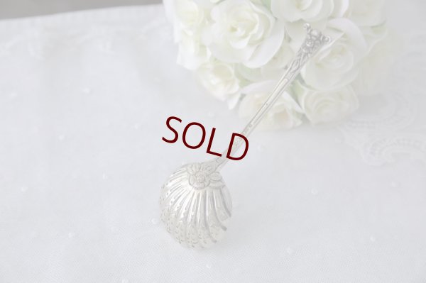 画像9: 純銀製（925）1891年　ハイヴィクトリアン/ロココスタイル　ハンドチェイシング　デザート用　シュガー、クリーム＆シフタースプーンセット 