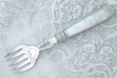 画像6: 純銀製（925）アンティークシルバー　1907年　ロココスタイル　白蝶貝ハンドル　透かし細工　サーバー  (6)