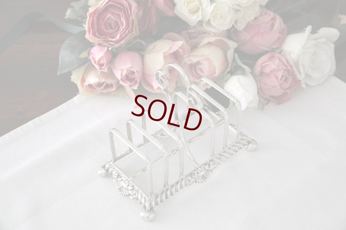 画像2: 純銀製（925）1899年　エレガントなロカイユ装飾 トーストラック (2)