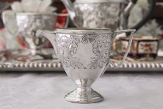 画像6: シルバープレート製　ヴィクトリア時代後期　ハンドチェイシング　お花のティー3点セット (6)