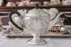 画像4: シルバープレート製　ヴィクトリア時代後期　ハンドチェイシング　お花のティー3点セット (4)