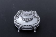 画像2: 純銀製（925）1907年　リボンと薔薇のガーランド　ジュエリーボックス (2)