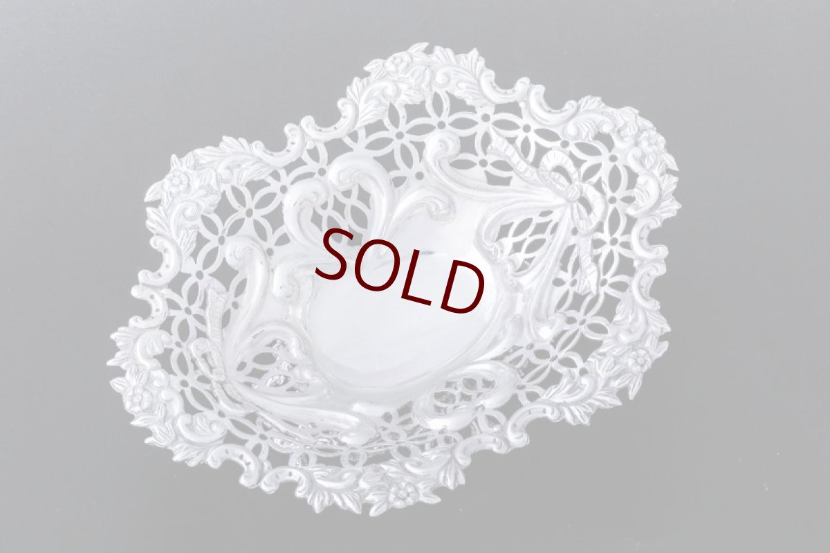 画像1: 純銀製（925）1890年　リボンの透かし細工ボンボンディッシュ (1)