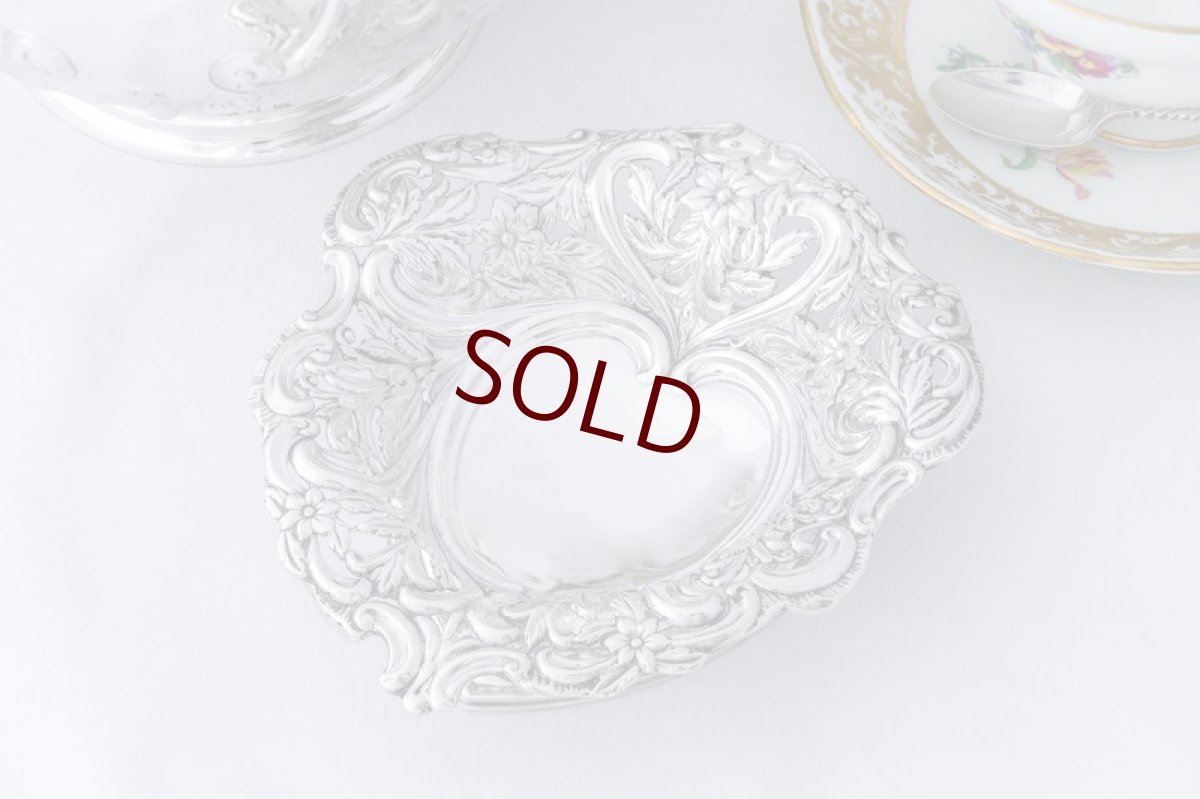 画像1: 純銀製（925）1892年　ハート型　お花の透かし細工ボンボンディッシュ (1)