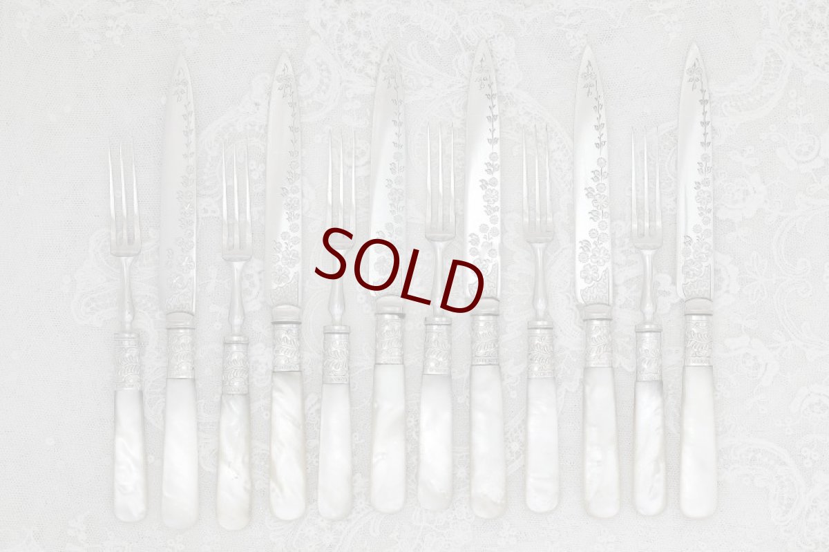 画像1: シルバープレート製1900年ごろ　白蝶貝　お花の彫刻　デザートカトラリー6組セット (1)