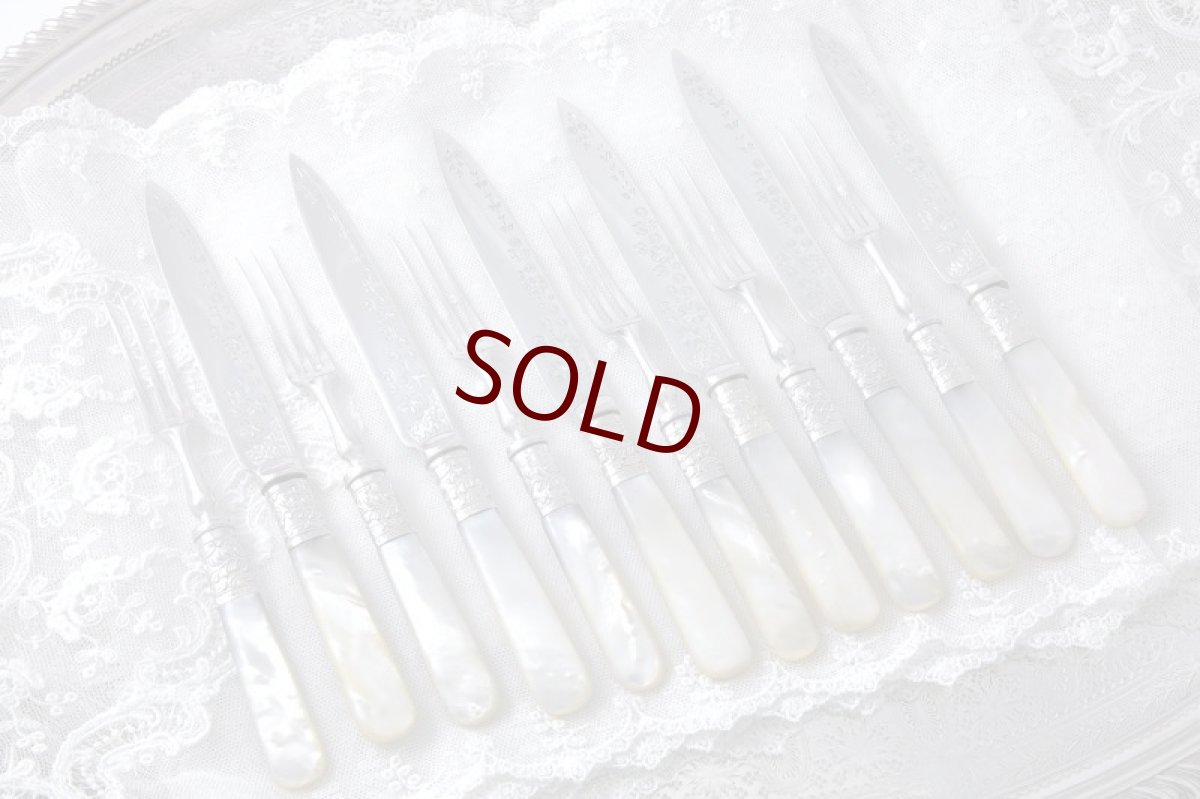 画像2: シルバープレート製1900年ごろ　白蝶貝　お花の彫刻　デザートカトラリー6組セット (2)