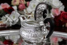 画像6: シルバープレート製　ヴィクトリア時代　Atkins Bros.お花とスクロールの手彫り彫刻　バチェラーサイズ　ティーポット (6)