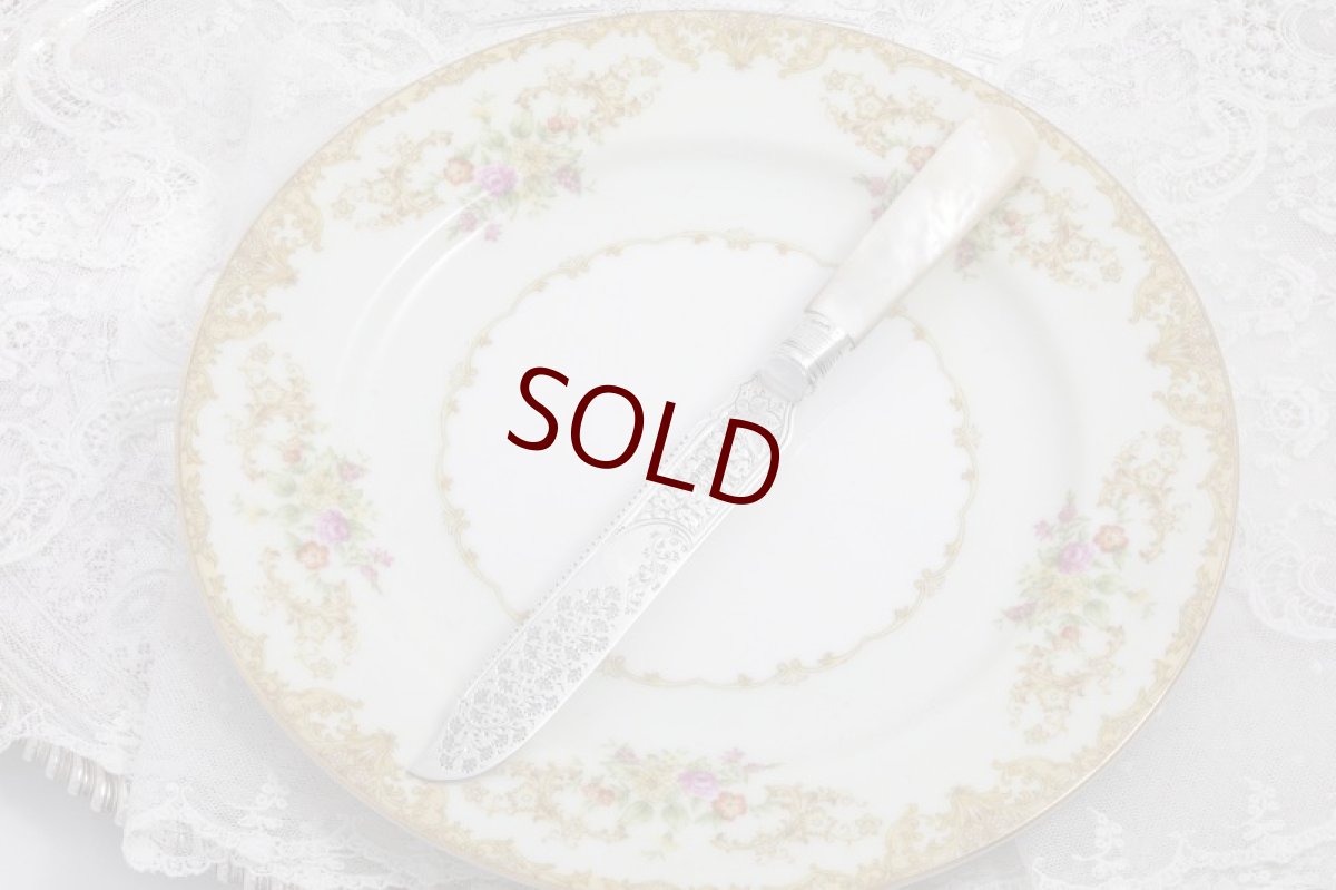 画像1: 純銀製（925）1923年　美彫刻　白蝶貝ハンドル　ケーキナイフ (1)