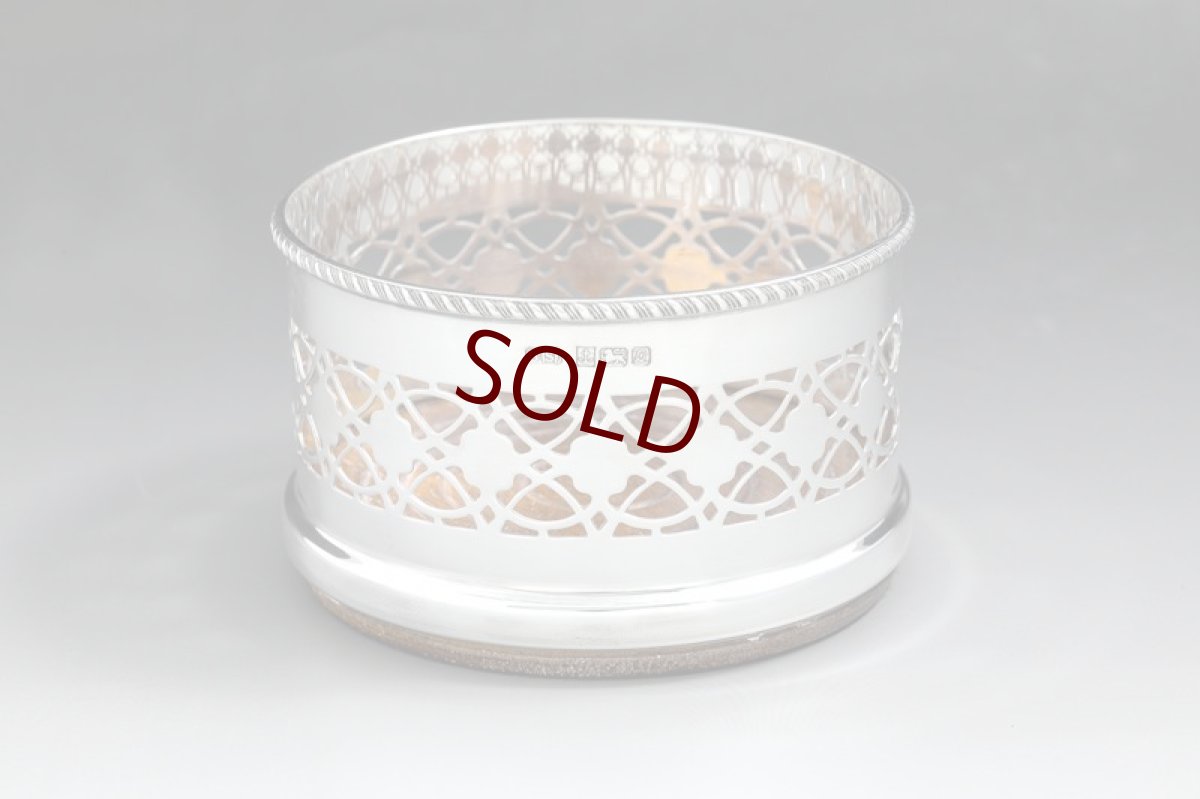 画像2: 純銀製（925）1990年　透かし細工　　ワインボトル/ ウィスキーボトル　コースター　  (2)