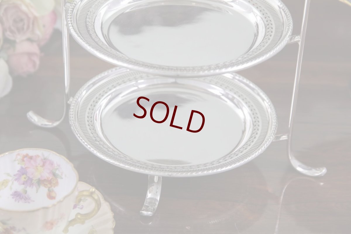 画像3: シルバープレート製　ヴィンテージ　透かし細工　三段　アフタヌーンティー　ケーキスタンド (3)