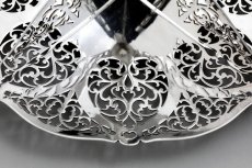 画像5: シルバープレート製　ヴィンテージ　美しいピアスワークのサンドイッチトレイ  (5)
