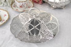 画像2: シルバープレート製　ヴィンテージ　美しいピアスワークのサンドイッチトレイ  (2)