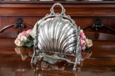 画像1: シルバープレート製　ヴィクトリアン　シェル型　レア薔薇透かし細工　ビスケットウォーマー (1)