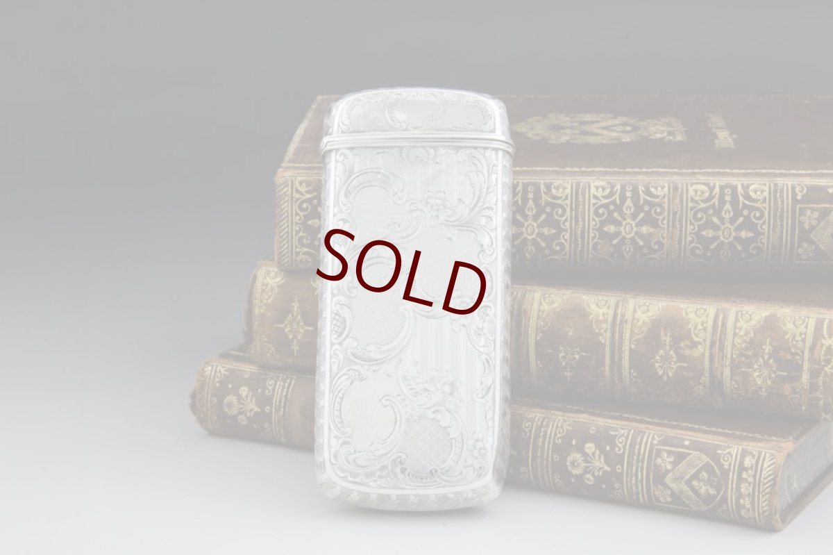 画像2:  純銀製（925）1846年　紳士の銀器　ハンドエングレービング　シガーケース  (2)