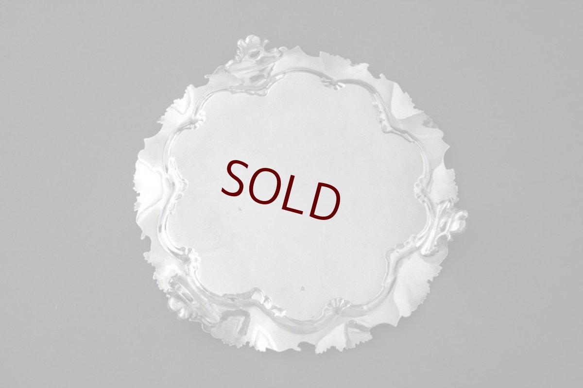 画像4: シルバープレート製　ヴィクトリア時代後期　葡萄と葉のボーダー　スクロールの手彫り彫刻 26cm サルヴァ (4)