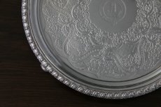 画像3: シルバープレート製　ジョージアン　オールドシェフィールド　ガドルーンボーダー　手彫り打ち出し彫刻　25.5cm　サルヴァ (3)