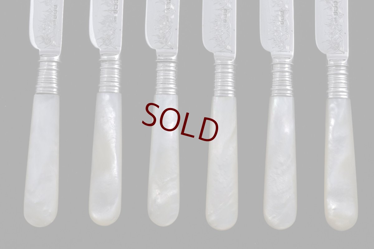 画像5: 純銀製（925）1897年　白蝶貝ハンドル　お花と葉模様のガーランド彫刻　ティーナイフ6本セット　 (5)