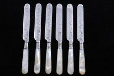画像2: 純銀製（925）1897年　白蝶貝ハンドル　お花と葉模様のガーランド彫刻　ティーナイフ6本セット　 (2)