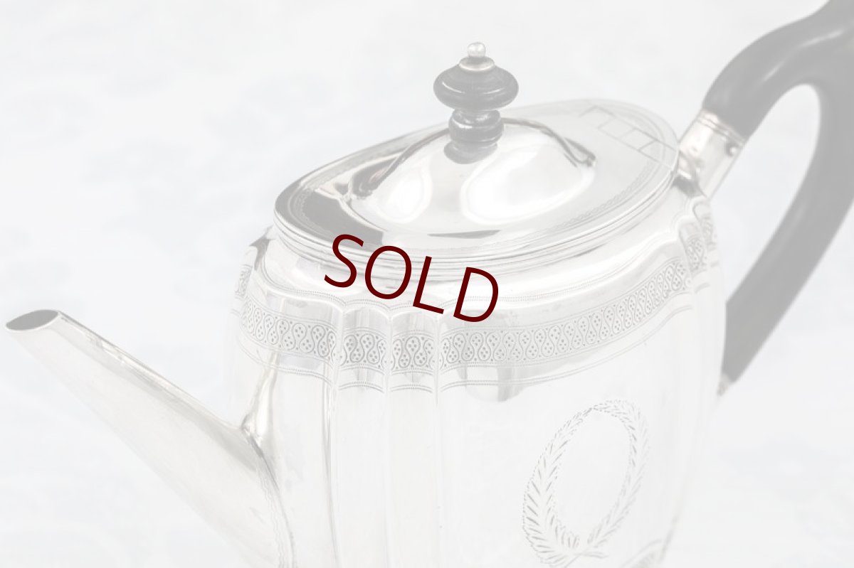 画像4: 純銀製(925) 1880年 アンティークシルバー ハンドメイド バチェラーサイズ ティーポット (4)