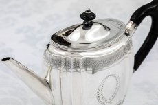 画像4: 純銀製(925) 1880年 アンティークシルバー ハンドメイド バチェラーサイズ ティーポット (4)
