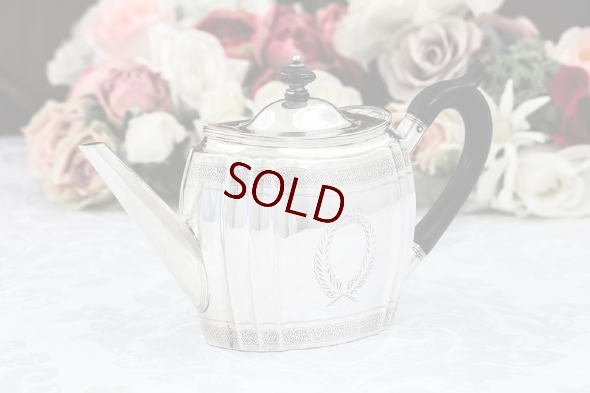 画像3: 純銀製(925) 1880年 アンティークシルバー ハンドメイド バチェラーサイズ ティーポット (3)