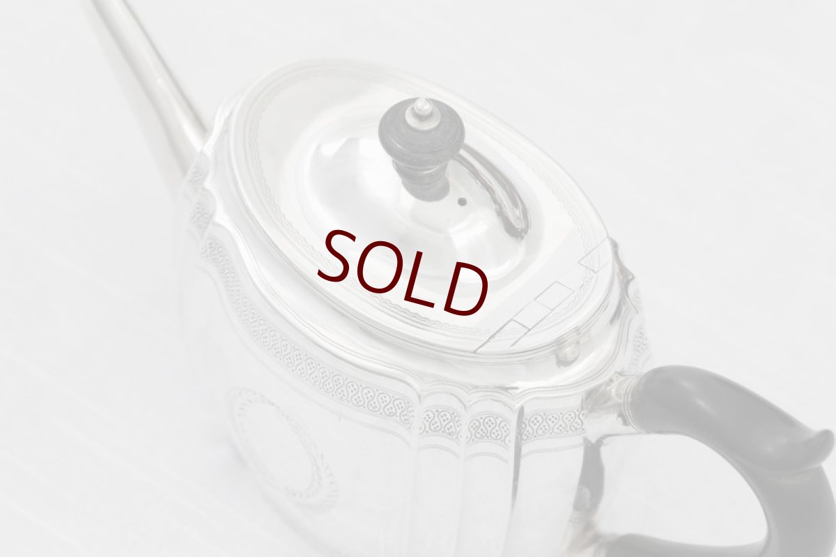 画像5: 純銀製(925) 1880年 アンティークシルバー ハンドメイド バチェラーサイズ ティーポット (5)