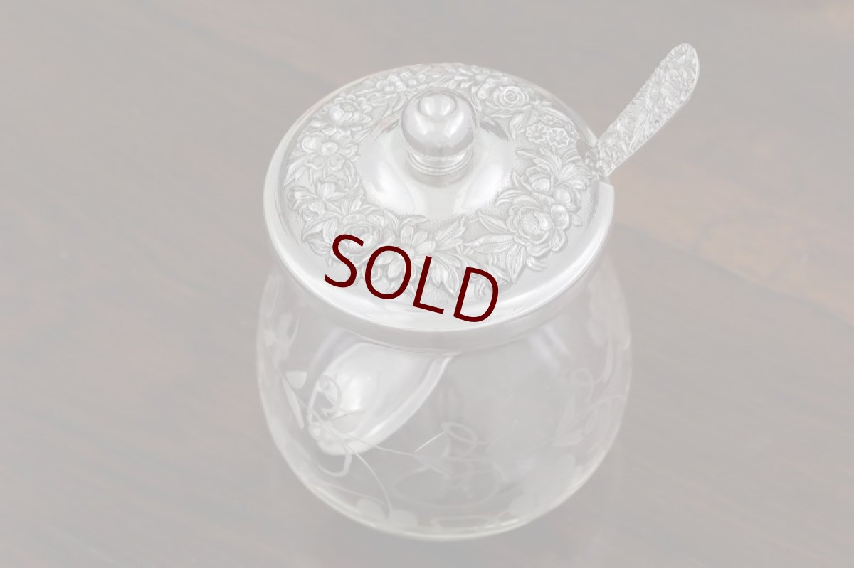 画像1: 純銀製(925)アメリカンC.1930 薔薇とお花の打ち出し　ジャムポット＆スプーン (1)