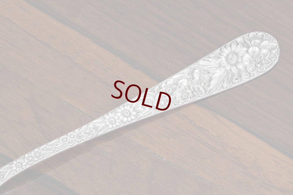 画像8: 純銀製(925)アメリカンC.1930 薔薇とお花の打ち出し　ジャムポット＆スプーン (8)