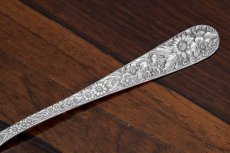 画像8: 純銀製(925)アメリカンC.1930 薔薇とお花の打ち出し　ジャムポット＆スプーン (8)