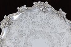 画像3: シルバープレート製　ヴィクトリア時代中後期　お花と葉模様の打ち出し彫刻 27cm サルヴァ (3)