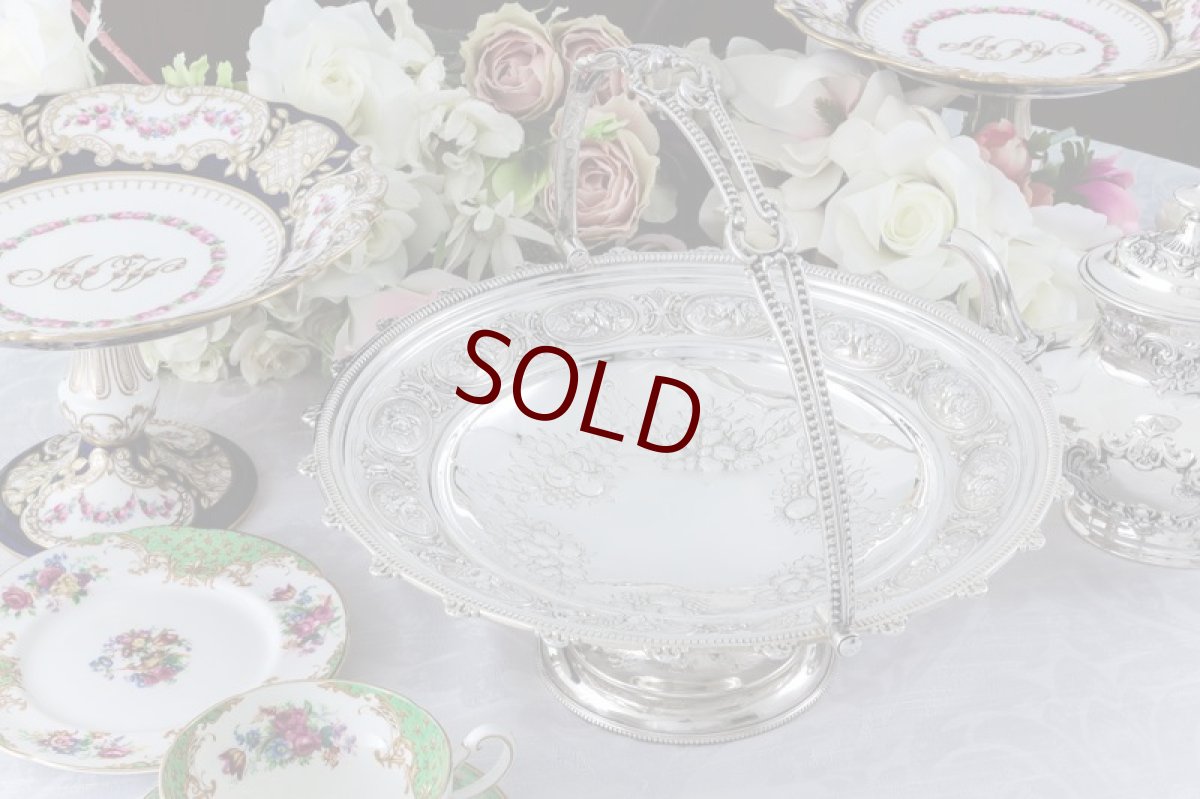 画像1: シルバープレート製 ヴィクトリア時代後期　お花と果物のガーランド　ケーキバスケット (1)