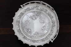 画像2: シルバープレート製 ヴィクトリア時代後期　お花と果物のガーランド　ケーキバスケット (2)