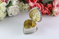 画像4: 純銀製（925）ハンドチェイスド　スクロール装飾　ハート形　ジュエリーケース (4)