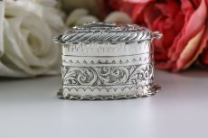 画像3: 純銀製（925）ハンドチェイスド　スクロール装飾　ハート形　ジュエリーケース (3)