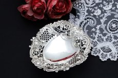 画像4: 純銀製（925）1892年　ハート型　お花の透かし細工ボンボンディッシュ (4)