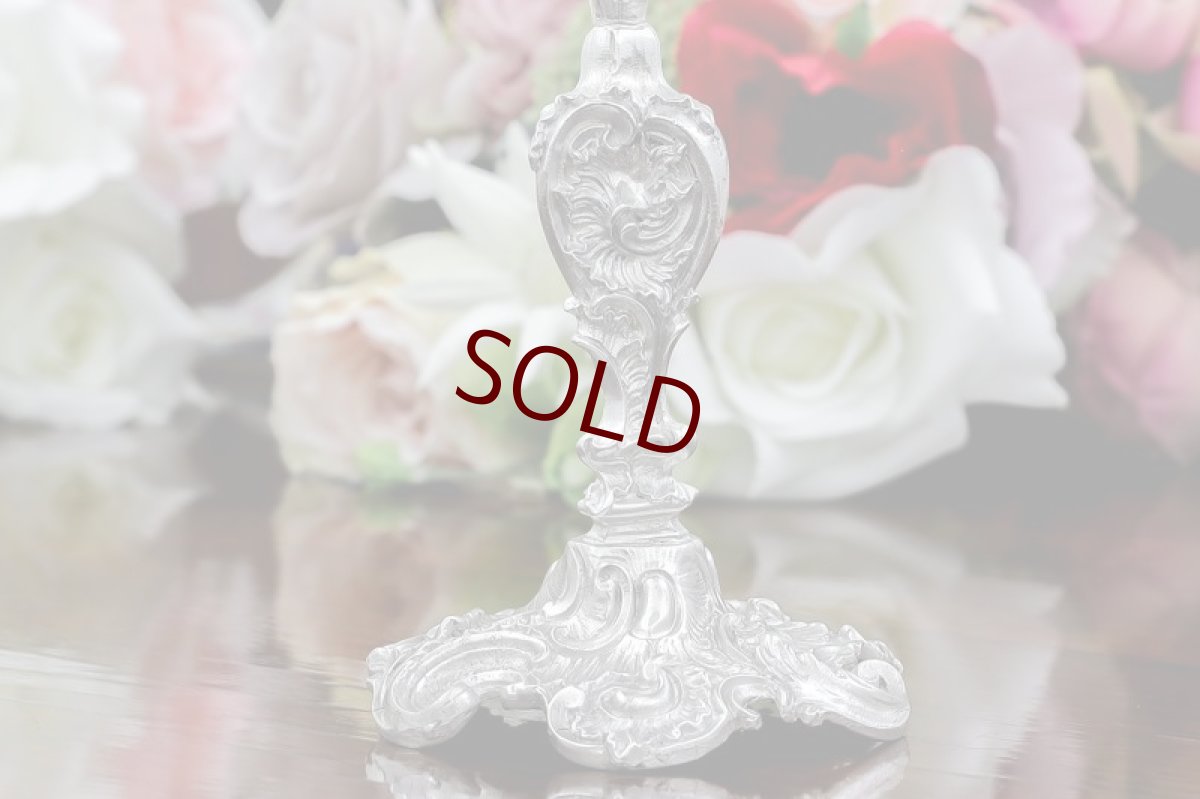 画像7: シルバープレート製　ヴィクトリア時代後期　ロココスタイル　ペア　スモールキャンドルスタンド (7)