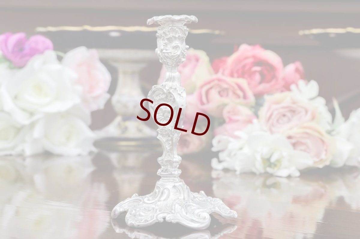 画像5: シルバープレート製　ヴィクトリア時代後期　ロココスタイル　ペア　スモールキャンドルスタンド (5)