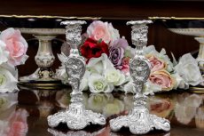 画像1: シルバープレート製　ヴィクトリア時代後期　ロココスタイル　ペア　スモールキャンドルスタンド (1)