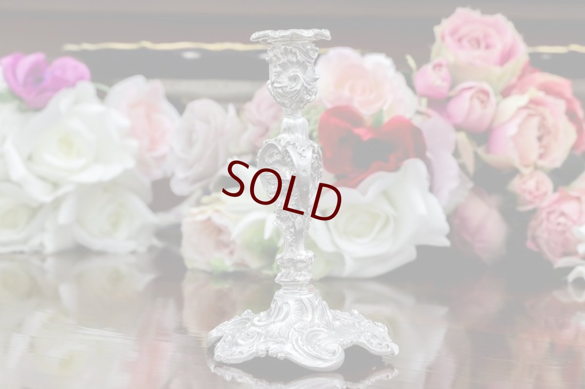 画像3: シルバープレート製　ヴィクトリア時代後期　ロココスタイル　ペア　スモールキャンドルスタンド (3)