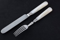 画像6: シルバープレート製 1893年制作　白蝶貝ハンドル　デザートカトラリー４組セット (6)