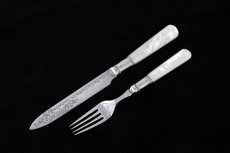 画像7: シルバープレート製 １９００年前後　白蝶貝　スクロールの彫刻　デザートカトラリー6組セット   (7)