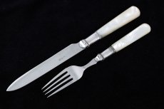 画像4: シルバープレート製 １９００年前後　白蝶貝　スクロールの彫刻　デザートカトラリー6組セット   (4)