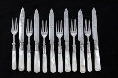 画像5: シルバープレート製 １９００年前後　白蝶貝　スクロールの彫刻　デザートカトラリー6組セット   (5)